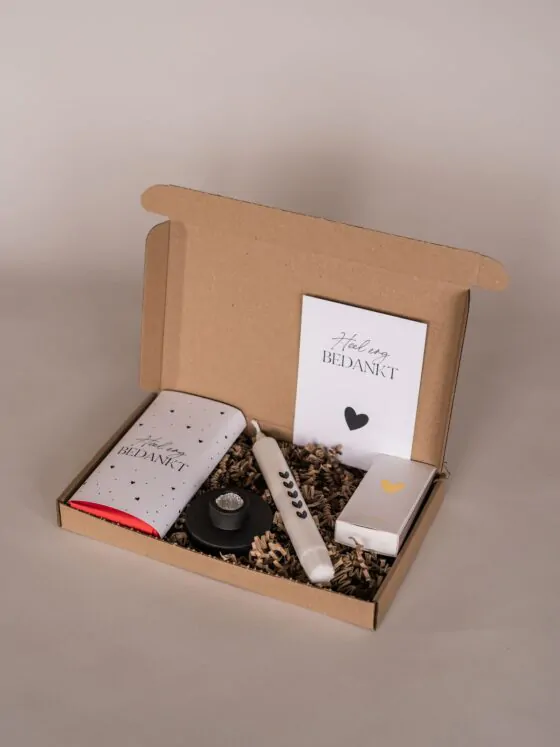 Heel erg bedankt Brievenbus cadeau - chocoladereep, kandelaar, kaars en lucifers