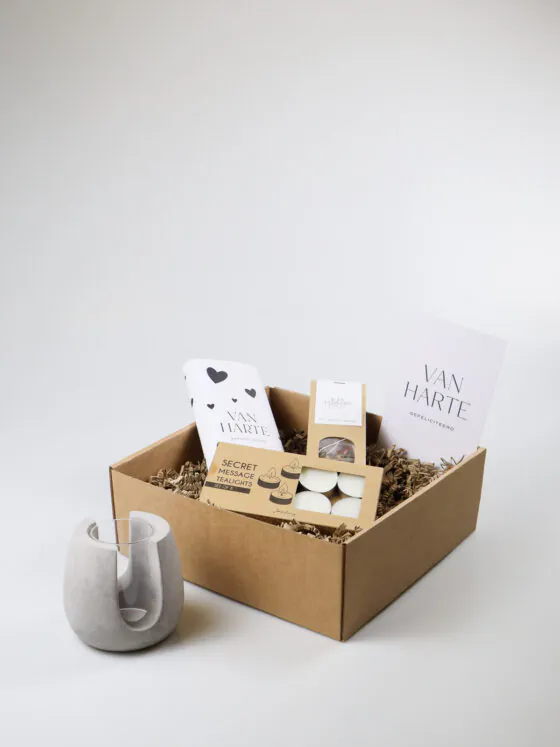 Van harte gefeliciteerd cadeaupakket met waxinelichthouder