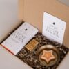 Brievenbus kerstcadeau - Amberblokje, schaaltje, rasp & chocolade Brievenbus kerstcadeau - Amberblokje, schaaltje, rasp & chocolade