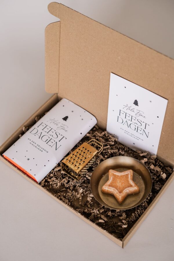 Brievenbus kerstcadeau - Amberblokje, schaaltje, rasp & chocolade Brievenbus kerstcadeau - Amberblokje, schaaltje, rasp & chocolade