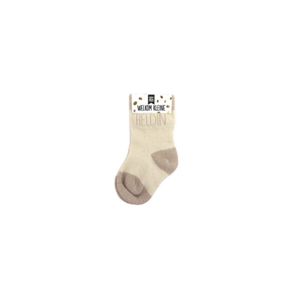Brievenbus cadeau baby op komst – babysokjes Heldin, badzout & quote blockie