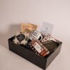 Kerstcadeau pakket - Koffie, mokken, chocolade, tray, waxinelichtjes ster