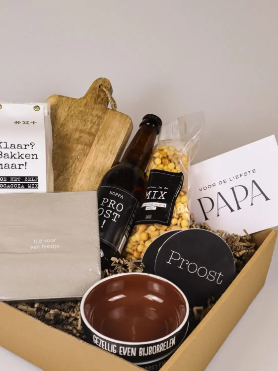 Borrelcadeaupakket voor vader met bier, focaccia en borrelaccessoires