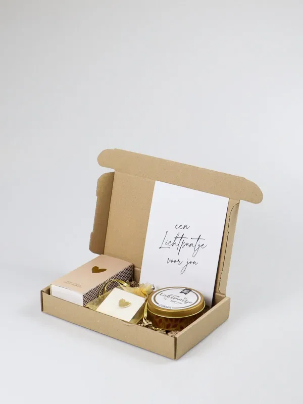 Brievenbus Cadeau een lichtpuntje voor jou - Geurkaars, lucifers & pin hartje