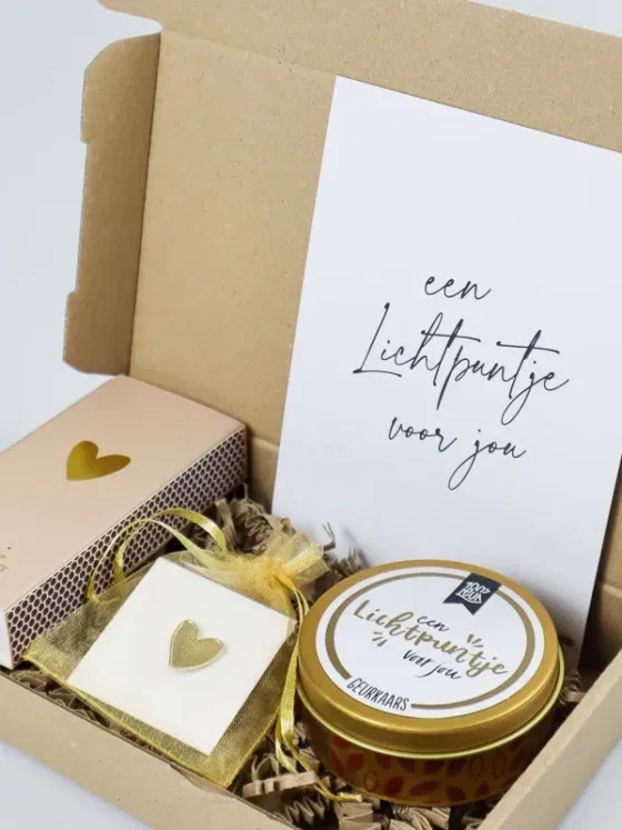 Brievenbus Cadeau een lichtpuntje voor jou - Geurkaars, lucifers & pin hartje