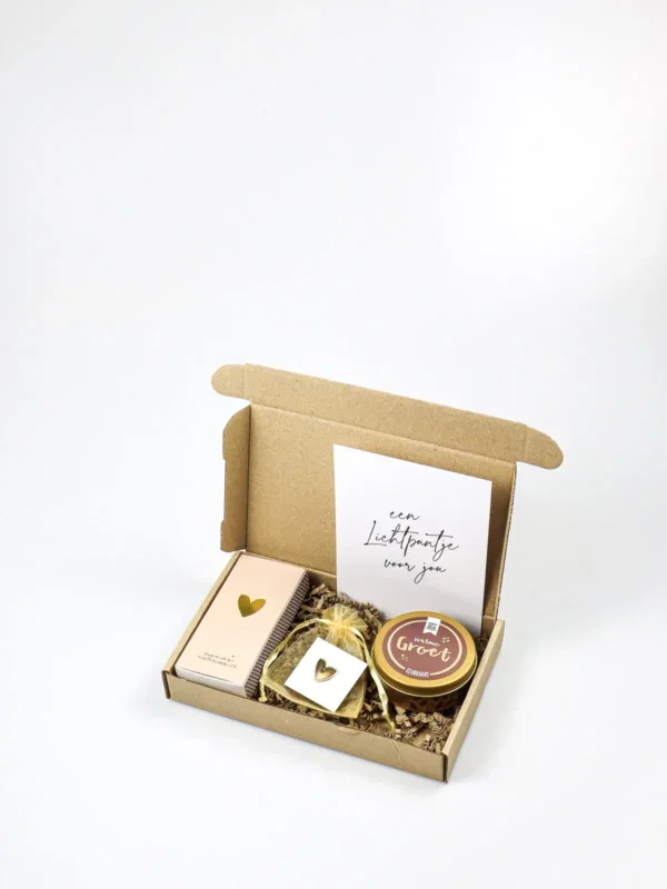 Brievenbus Cadeau een lichtpuntje voor jou - Geurkaars, lucifers & pin hartje Brievenbus Cadeau een lichtpuntje voor jou - Geurkaars, lucifers & pin hartje