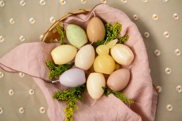 egg tray met 4 paasei kaarsen – sfeervolle paasdecoratie