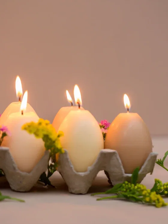 egg tray met 4 paasei kaarsen – sfeervolle paasdecoratie