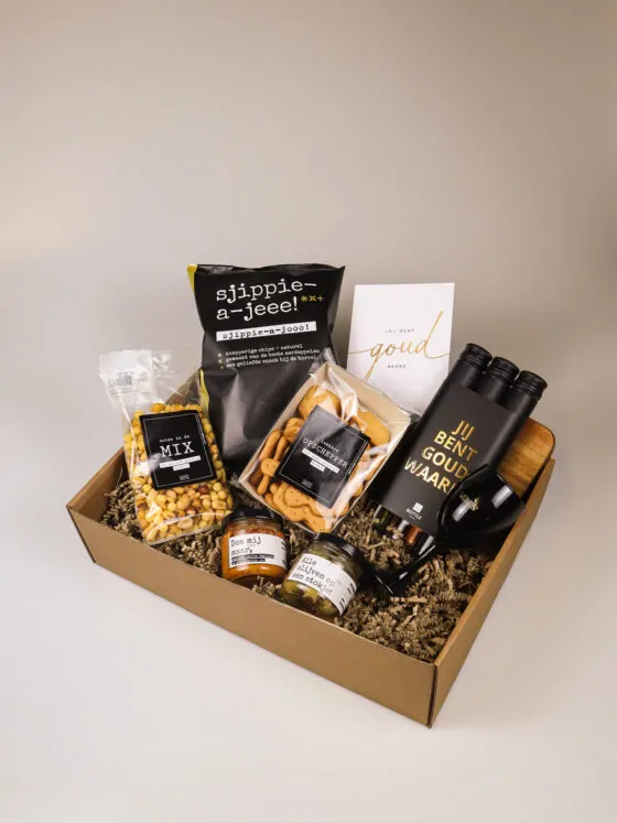 Cadeaupakket met wijn en borrelhapjes – Jij bent goud waard