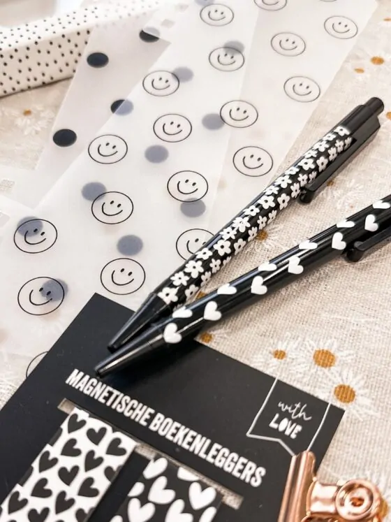 Pen – Nude Flowers | Blauw Schrijvend | Stijlvolle Bloemenprint