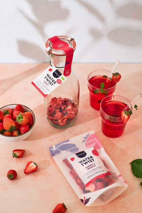 Cocktailmix Pineut – Pouchbag Water Twist Aardbei & Hibiscus Cocktailmix Pineut – Pouchbag Water Twist Aardbei & Hibiscus