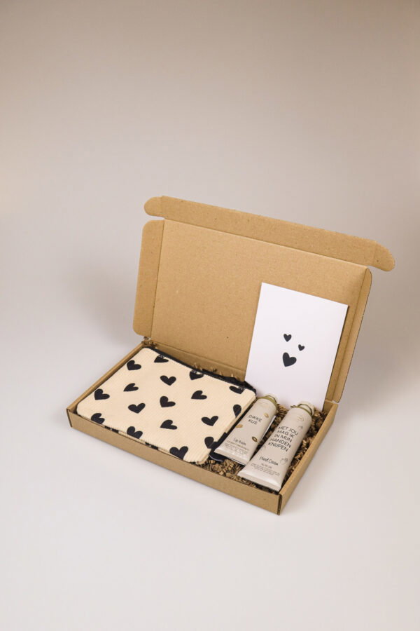 Brievenbus cadeau verzorging hartjes – liefdevol en compact
