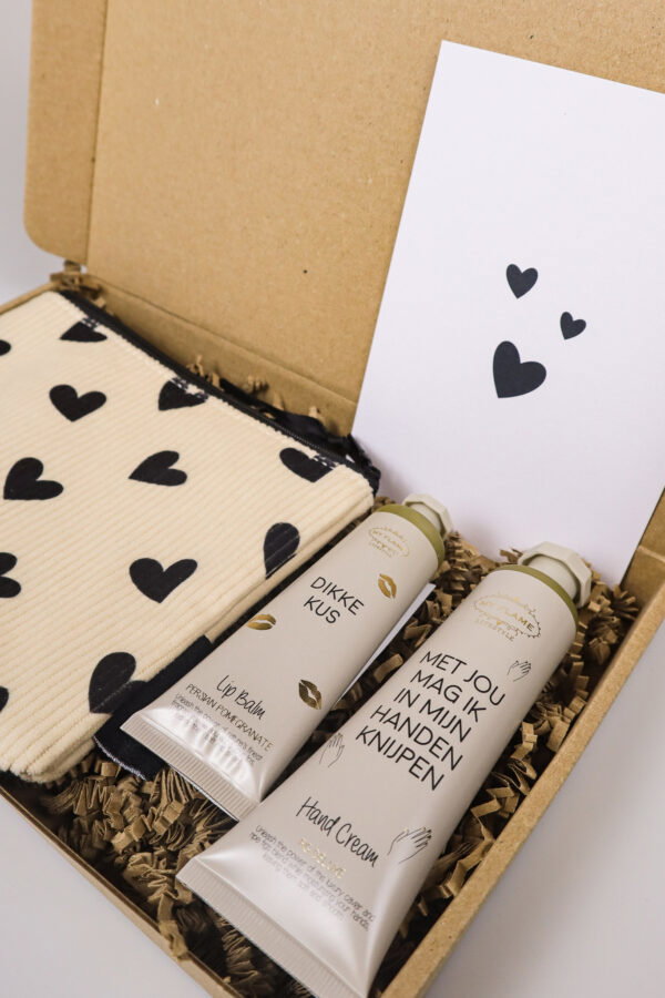 Brievenbus cadeau verzorging hartjes – liefdevol en compact