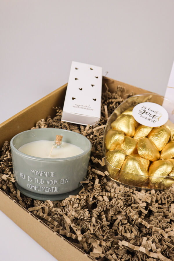 Cadeaupakket Jij bent goud waard met kaars, hartvormig snoepdoosje en lucifers