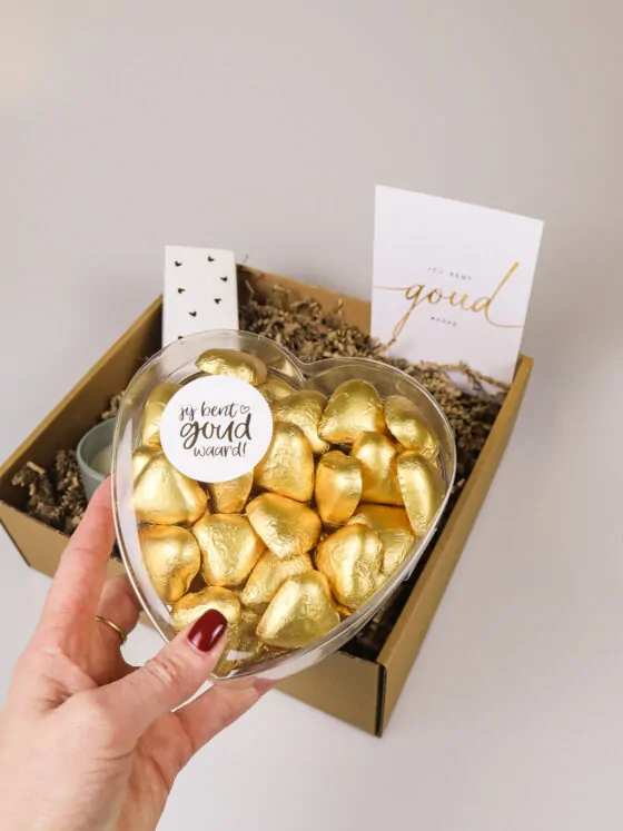 Cadeaupakket Jij bent goud waard met kaars, hartvormig snoepdoosje en lucifers