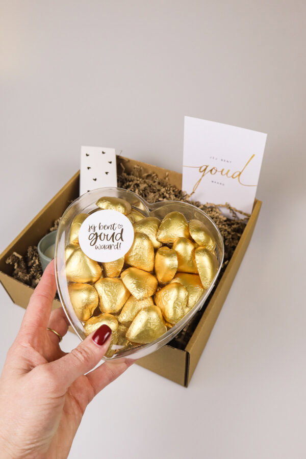 Cadeaupakket Jij bent goud waard met kaars, hartvormig snoepdoosje en lucifers