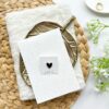 Pin Mini Hartje Zwart met Goud – Subtiel en stijlvol Pin Mini Hartje Zwart met Goud – Subtiel en stijlvol