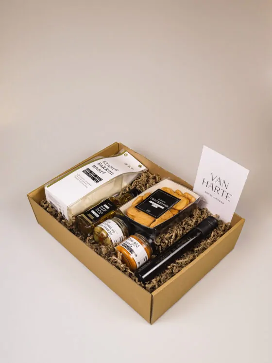 Cadeaupakket verjaardag borrelplank wijn – Stijlvol en smaakvol