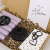 Brievenbus cadeau hiep hiep hoera met kaarsen en sleutelhanger