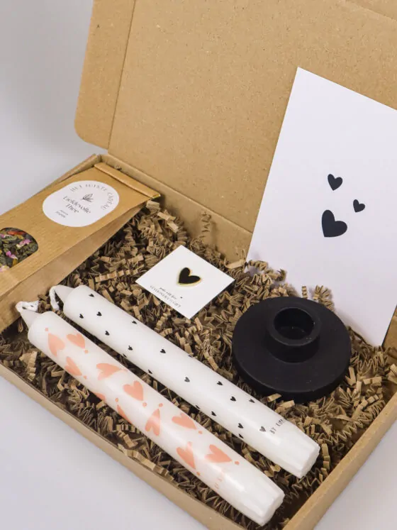 Brievenbus cadeau hartjes – kaarsen, thee & kandelaar