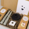 Brievenbus cadeau hartjes – troost, thee & kaarsjes