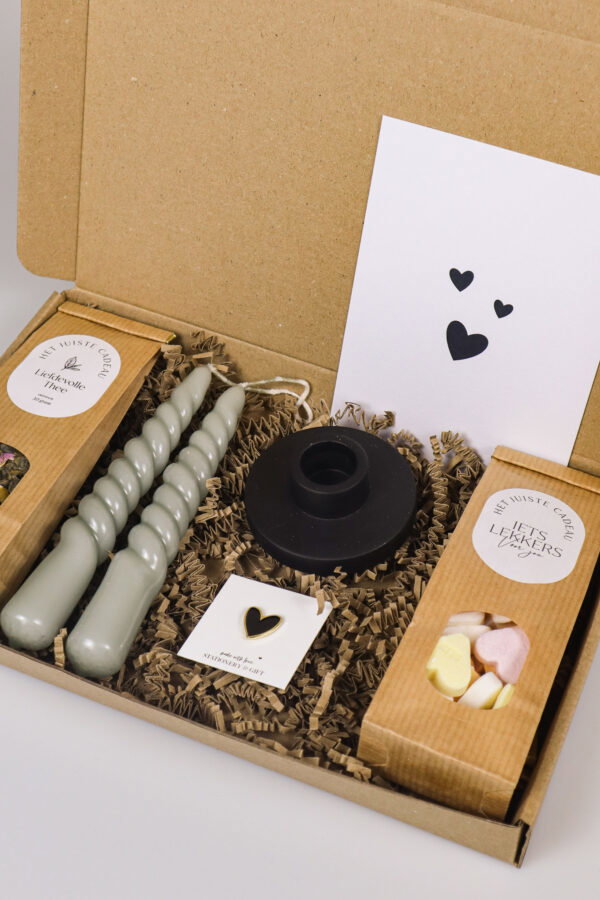 Brievenbus cadeau hartjes – troost, thee & kaarsjes