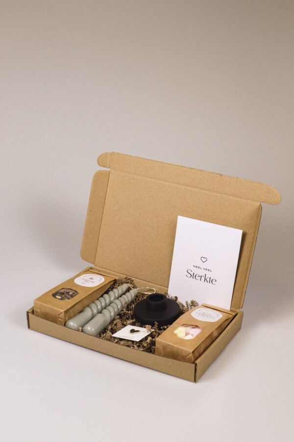 Brievenbus cadeau sterkte – kaars, thee & hartjes