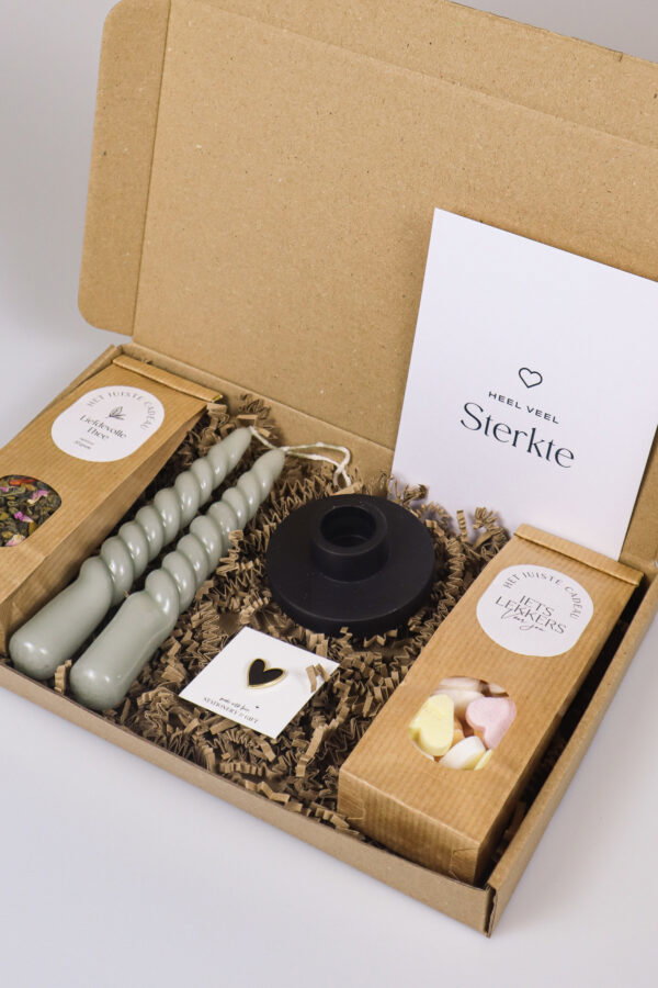 Brievenbus cadeau sterkte – kaars, thee & hartjes