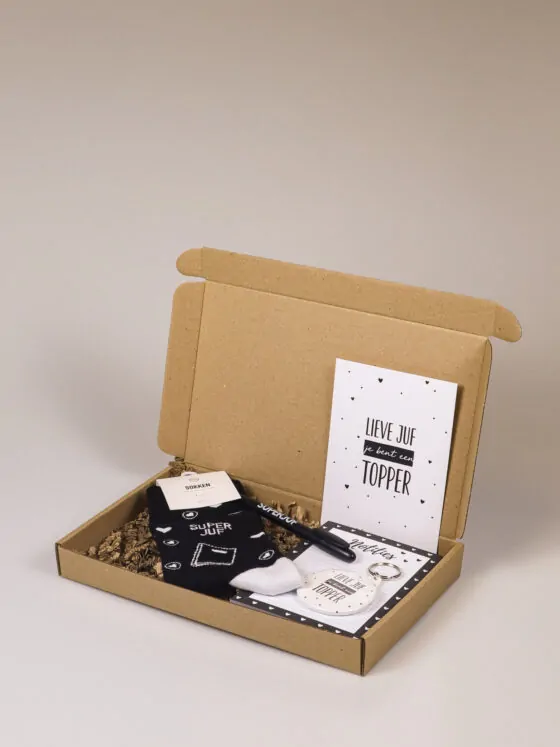 Brievenbus cadeau juf – sokken, pen, sleutelhanger & meer