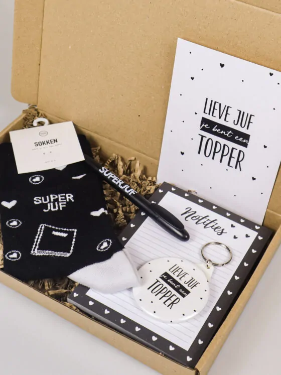 Brievenbus cadeau juf – sokken, pen, sleutelhanger & meer