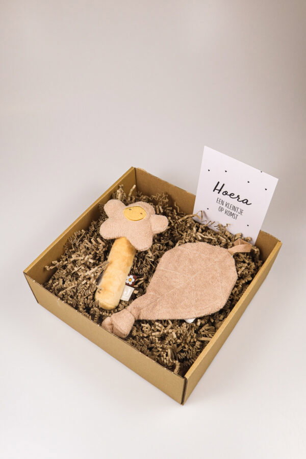 Kraampakket met rammelaar en speendoekje Kraampakket met rammelaar en speendoekje