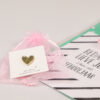 Juffen cadeau pin hartje in zakje – Bedankt lieve juf voor dit schooljaar Juffen cadeau pin hartje in zakje – Bedankt lieve juf voor dit schooljaar