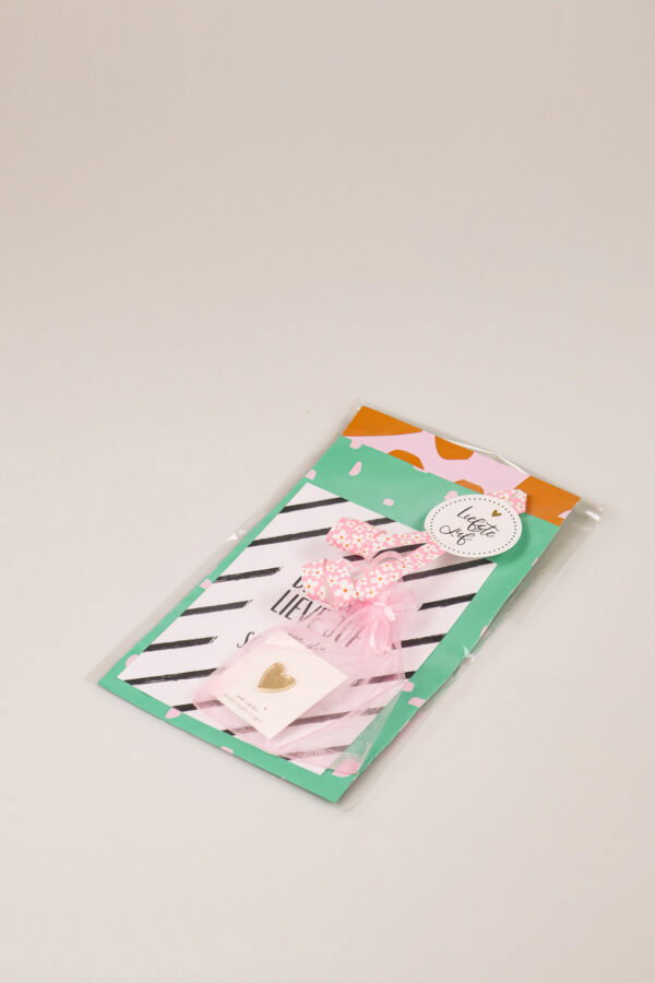 Juffen cadeau pin hartje in zakje – Bedankt lieve juf voor dit schooljaar Juffen cadeau pin hartje in zakje – Bedankt lieve juf voor dit schooljaar