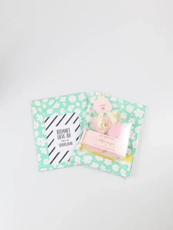 Juffen cadeautje – Hartvormige waxinelichtjes & kaartje Juffen cadeautje – Hartvormige waxinelichtjes & kaartje