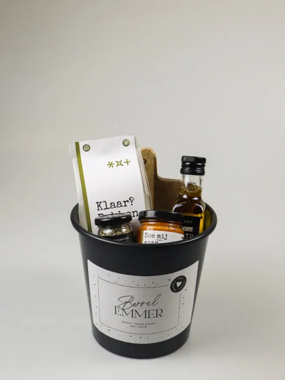 Borrel emmer cadeau - Focaccia Mix, kruidenboter mix, serveerplankje, brooddipper & tapenade