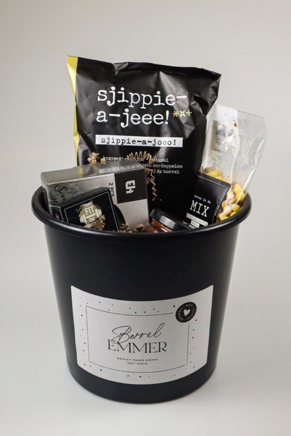 Borrel emmer cadeau - chips, notjes, borrelschaaltjes & kaartspel