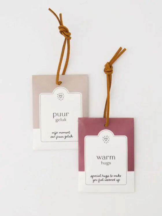 Zusss set van 2 geurzakjes puur geluk warm hugs zand/donkerrood Zusss set van 2 geurzakjes puur geluk warm hugs zand/donkerrood
