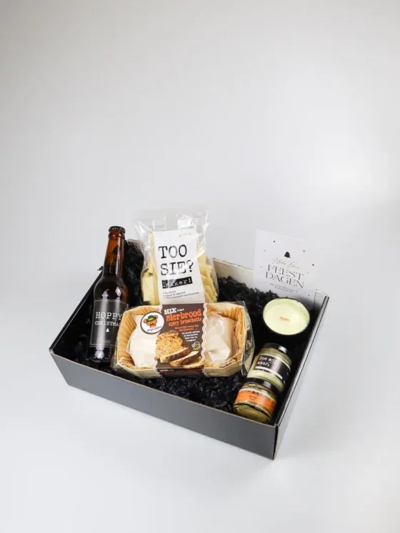 Kerst cadeaupakket met bier en snacks – Stoer en feestelijk