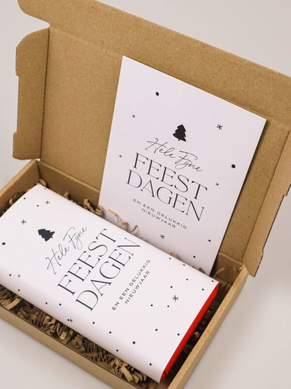 brievenbus kerst cadeau – chocolade met kaart fijne feestdagen