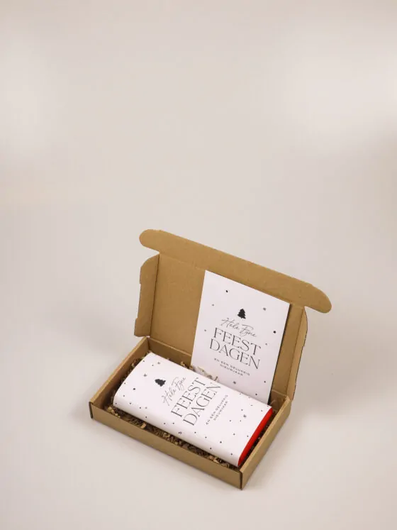 brievenbus kerst cadeau – chocolade met kaart fijne feestdagen