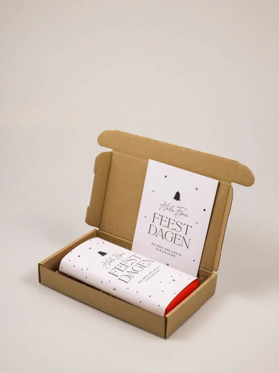 brievenbus kerst cadeau – chocolade met kaart fijne feestdagen