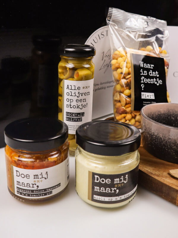 Kerst cadeaupakket met borrelhapjes – feestelijk en hartig genieten
