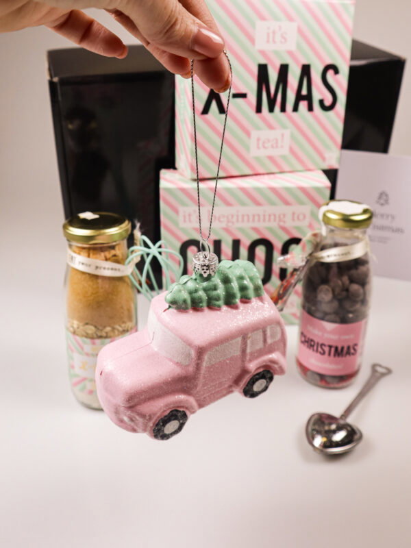 kerst cadeaupakket roze – chocolade, thee en een feestelijke verrassing kerst cadeaupakket roze – chocolade, thee en een feestelijke verrassing
