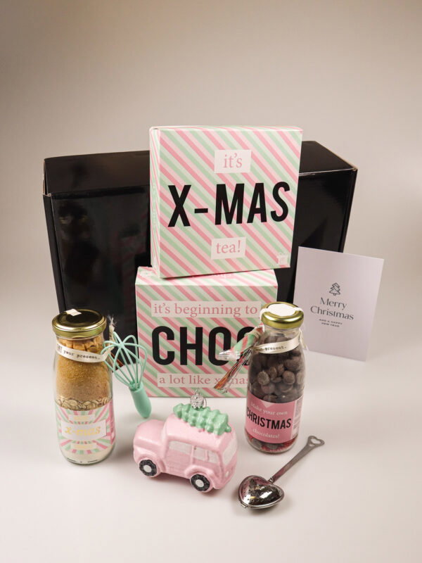 kerst cadeaupakket roze – chocolade, thee en een feestelijke verrassing kerst cadeaupakket roze – chocolade, thee en een feestelijke verrassing