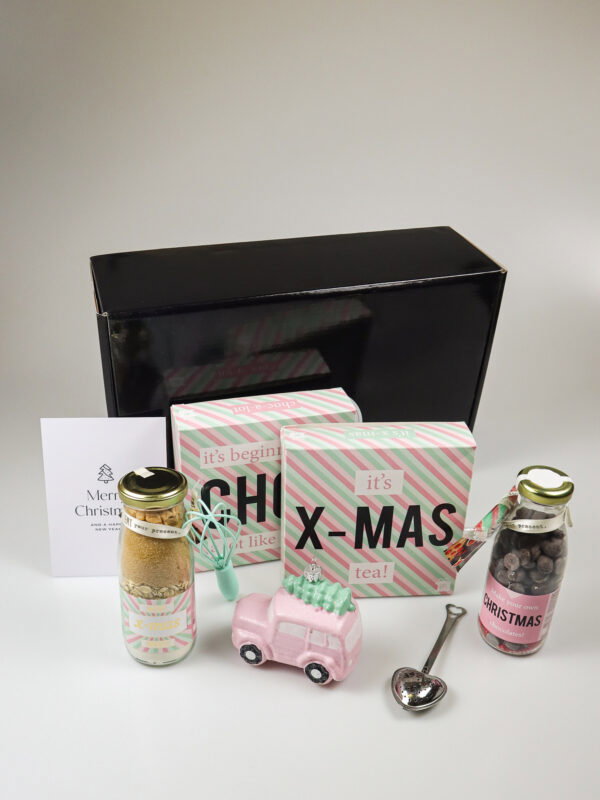kerst cadeaupakket roze – chocolade, thee en een feestelijke verrassing kerst cadeaupakket roze – chocolade, thee en een feestelijke verrassing