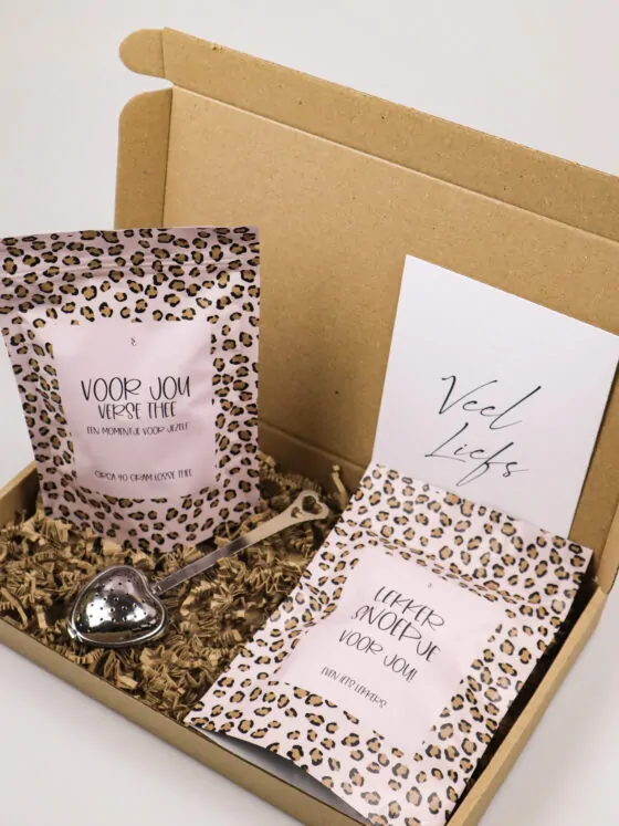 Brievenbus cadeau – Thee, snoep en hartvormige theelepel