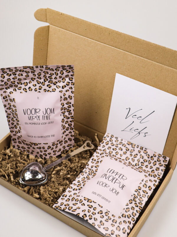 Brievenbus cadeau – Thee, snoep en hartvormige theelepel