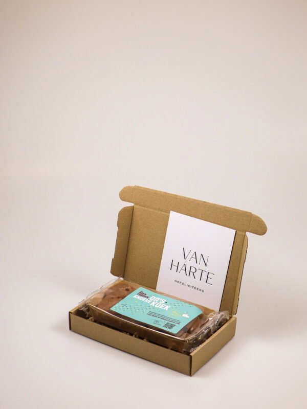 van harte gefeliciteerd koek-2 Brievenbus cadeau – Chocolate chip koekjes van De Koekfabriek