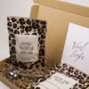 Brievenbus cadeau – Panterprint thee, snoep en theelepel