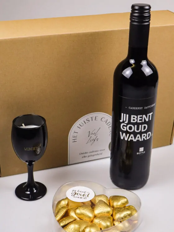 Cadeaupakket jij bent goud waard met rode wijn, kaars & chocoladehartjes